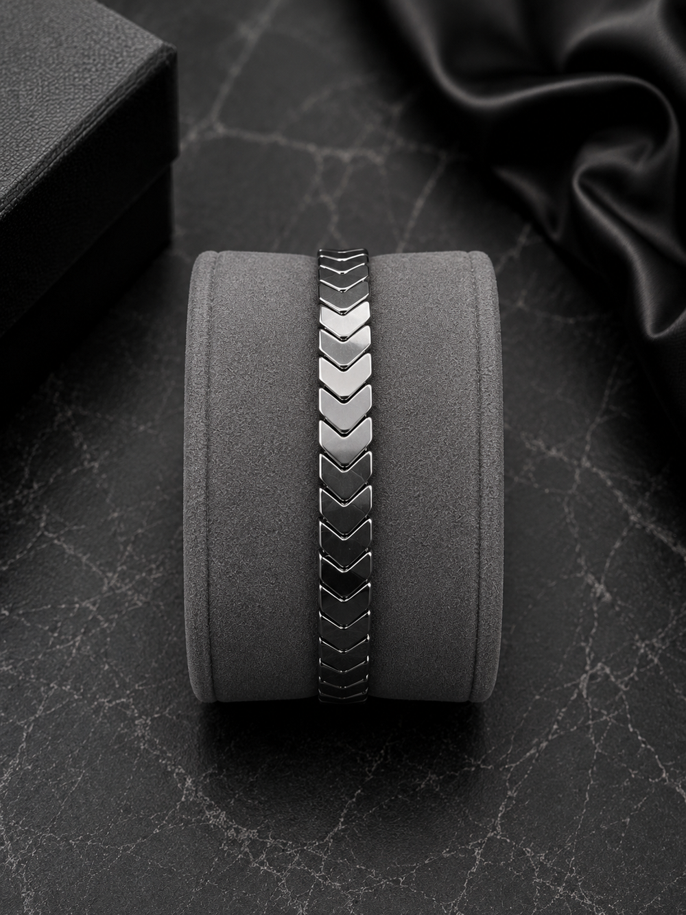PREMIUM BLACK ARROW BRACELET